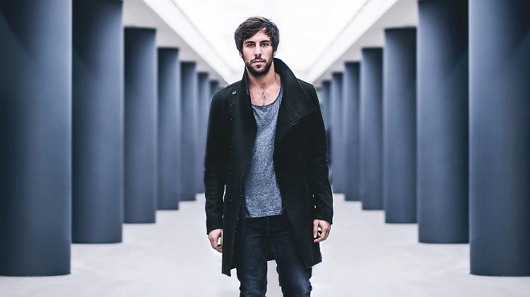 Max Giesinger hat durchgehalten, jetzt gibt ihm der Erfolg recht. Sein Song "80 Millionen" ist zur EM-Hymne geworden.