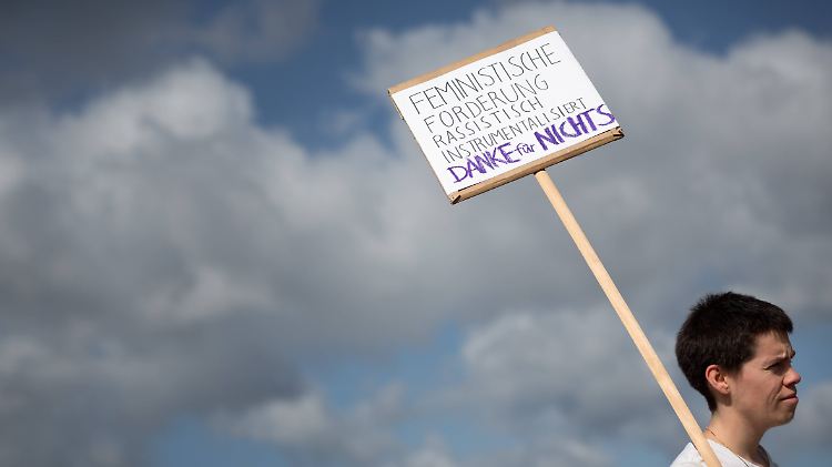 Frauenrechtlerinnen sehen die Gesetzesverschärfung mit gemischten Gefühlen - obwohl die zentrale Forderung erfüllt worden ist.
