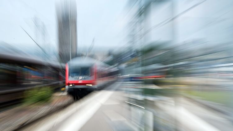Bei der Bahn sollen immer noch 800 Lokomotivführer fehlen.