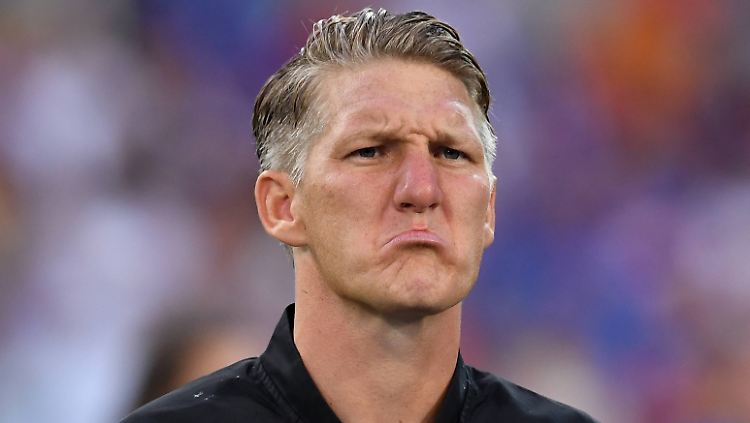 Nicht nur Bastian Schweinsteiger zieht nach dem deutschen EM-Aus eine Schnute.