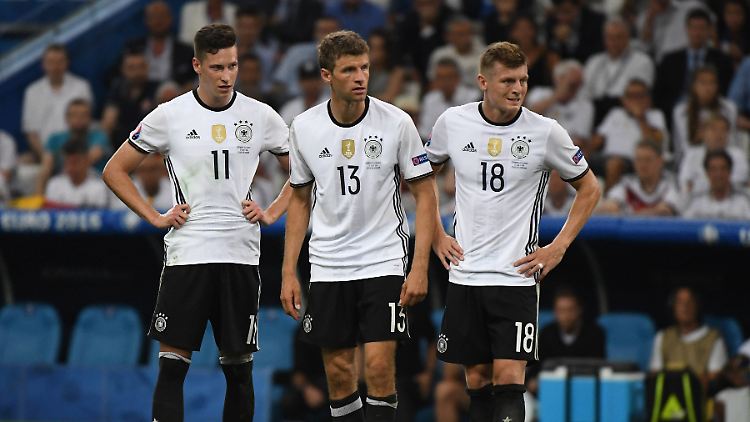Julian Draxler, Thomas Müller und Toni Kroos - jeder von ihnen bekommt 100.000 Euro.