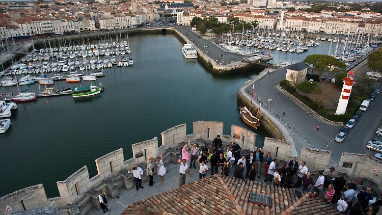 Der Hafen von La Rochelle - selbst beim Spaziergang an der frischen Luft ist die Maske künftig Pflicht.