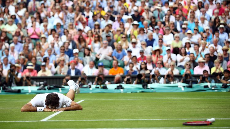 Roger Federer stürzte im Wimbledon-Halbfinale über den Kanadier Milos Raonic.