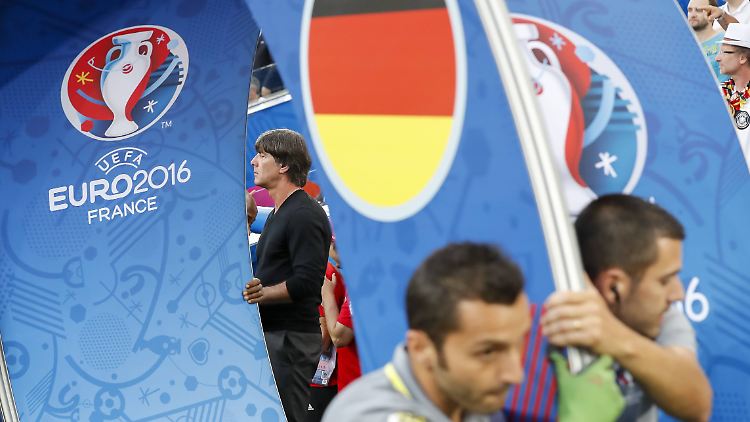 Joachim Löw hatte am EM-Aus seiner Weltmeister schwer zu knabbern, weil er es komplett unverdient fand.
