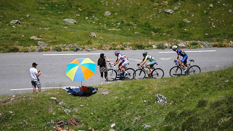Die dreiköpfige Ausreißergruppe um Toni Martin wurde 43 Kilometer vor dem Ziel gestellt.