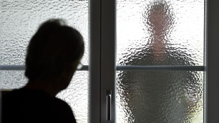 Im vergangenen Jahr wurden der polizeilichen Kriminalstatistik zufolge 19.704 Fälle von Stalking verzeichnet.