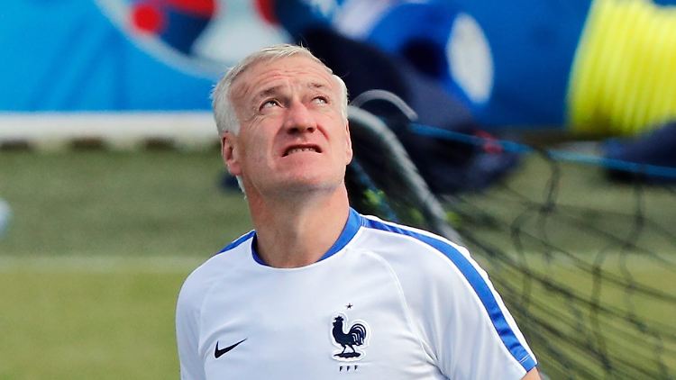 Didier Deschamps: Früher Arbeiter im Mittelfeld, jetzt meist neben dem Platz.