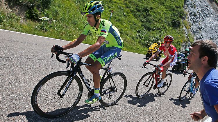 Alberto Contador (l.) verzichtete auf einen Start beim Giro d'Italia.