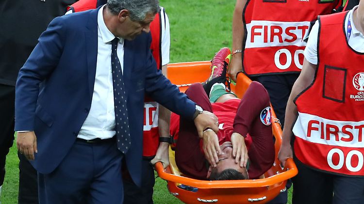 Tränen hatte Cristiano Ronaldo für den Fall des Finalsiegs angekündigt. Er vergoss sie schon nach 25 Minuten, wegen einer Verletzung musste er da schon vom Platz.