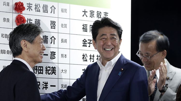 Im Wahlkampf hat Abe das Thema Verfassungsänderung kaum thematisiert.