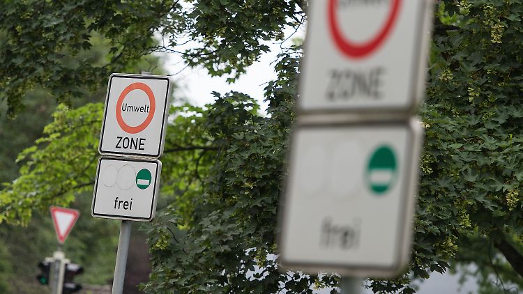 In vielen deutschen Städten dürfen "Stinkerautos" eigentlich nicht mehr fahren.