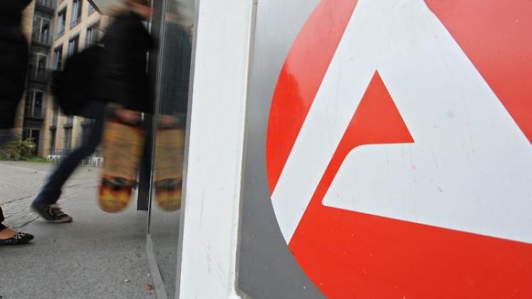 Jobcenter sollen laut dem Medienbericht die Hartz-IV-Haushalte genauer unter die Lupe nehmen.