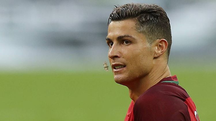 Der Doppelpass des Abends: Ronaldo und seine Motte.