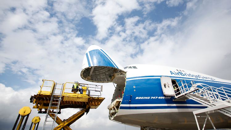 Der russische Logistikkonzern Volga-Dnepr ordert 20 Frachtversionen der Boeing 747.
