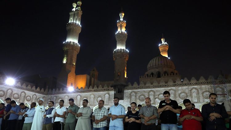 Gebet in der Al-Ashar-Moschee in Kairo