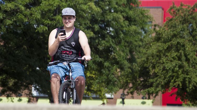 Auch gefährlich: Pokémon Go beim Radfahren zu spielen.