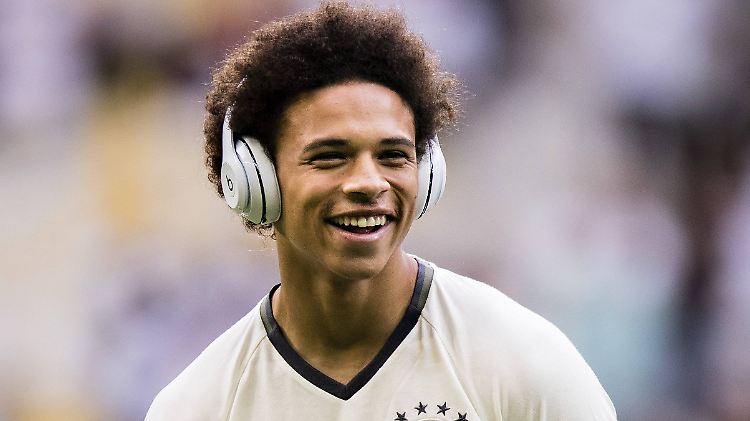 Leroy Sané - eines der größten Talente des deutschen Fußballs steht vor dem Wechsel nach England.