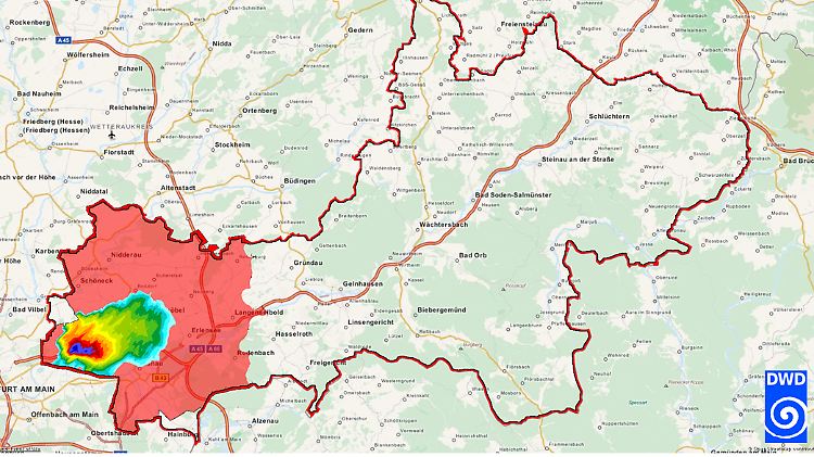 Anschauliches Beispiel aus dem Archiv: ein Gewitter im Westen des Main-Kinzig-Kreises. Künftig werden nur die rot gefärbten, unmittelbar betroffenen Gemeinden gewarnt. Das alte System hätte auch den 70 Kilometer entfernten Nordosten des Landkreises benachrichtigt.