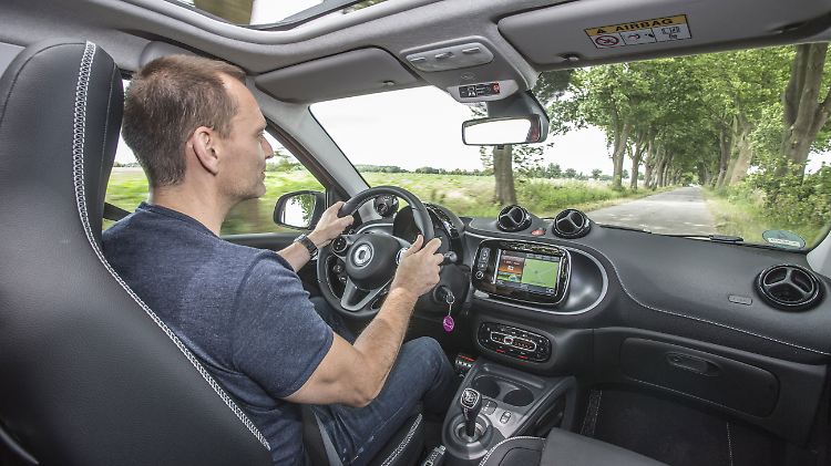Straffe Lenkung, Sportfahrwerk und weites ESP sind die Zutaten, die den Smart Brabus zu dem machen, was er ist.