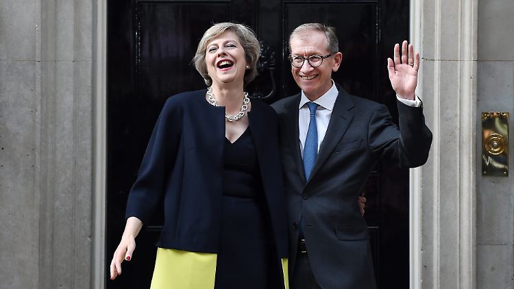Die neue Premierministerin Theresa May mit ihrem stilsicheren "First Husband" Philip May.
