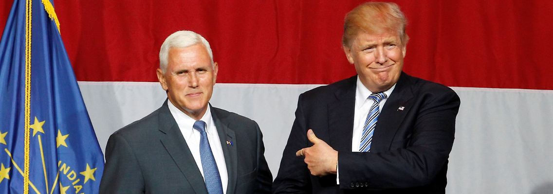 Pence mit Trump bei einem Wahlkampfauftritt in Indiana am Dienstag.