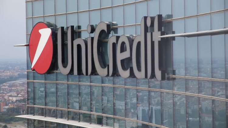 Bei der Großbank Unicredit wird der Rotstift angesetzt.