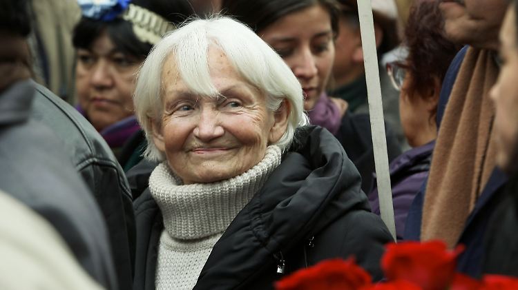 Margot Honecker 2010 auf der Beerdigung von Luis Corvalan.