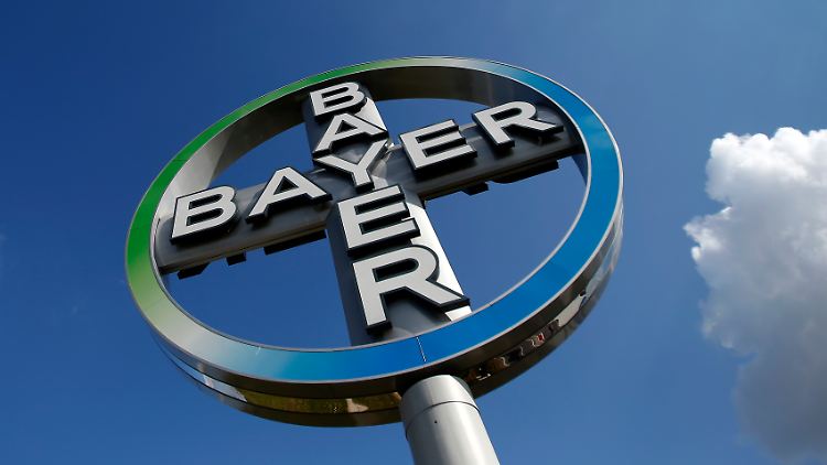 Branchenkenner werten die jüngste Erhöhung von Bayers Angebot als Signal für noch höhere Gebote.