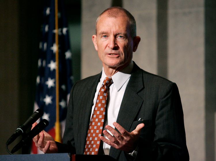 Dennis Blair, Direktor der United States Intelligence Community (IC), der Vereinigung aller US-Nachrichtendienste, die in ihrer Arbeit hauptsächlich durch die CIA koordiniert werden.