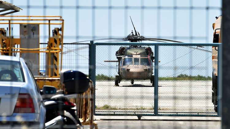 Mit diesem Hubschrauber sind die türkischen Soldaten geflüchtet.