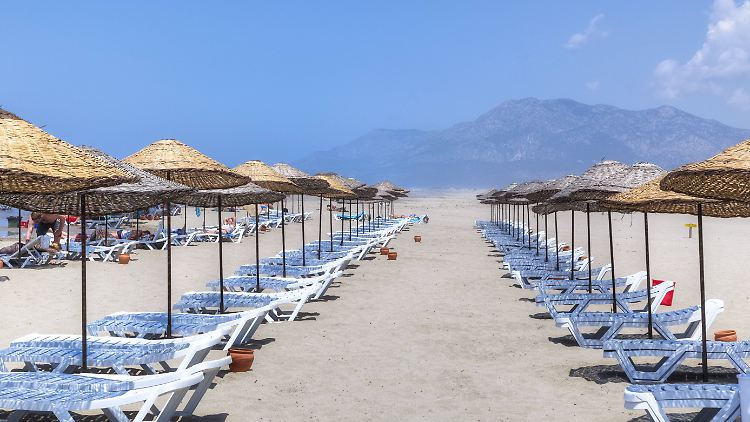 Wer einen Türkei-Urlaub gebucht hat, der kann sich bei seinem Reiseveranstalter alle wichtigen Informationen einholen.