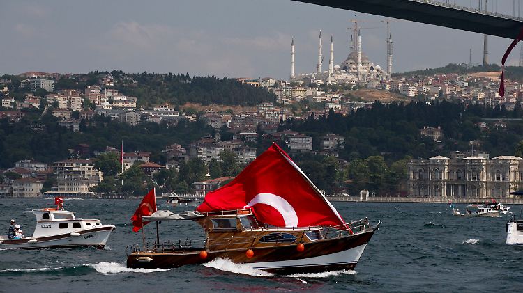 Blick auf den Bosporus in Istanbul.