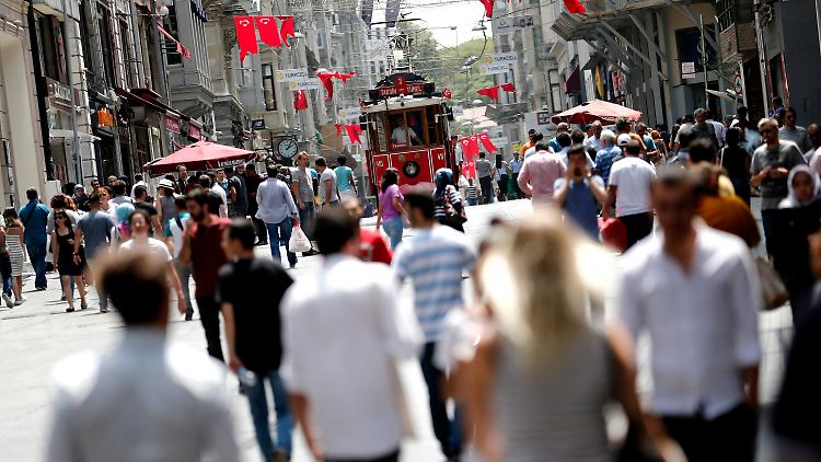 "Putsch? Welcher Putsch?" In der Nähe des Taksim-Platzes geht das Leben wieder seinen normalen Gang.