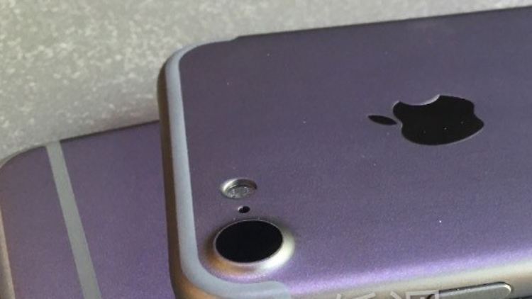 Die Kamera des iPhone 7 ist nicht nur größer, sondern sitzt auch weiter im Eck.