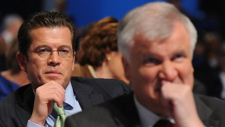 Der Minister und sein Parteichef: Guttenberg und Seehofer demonstrieren Einigkeit.