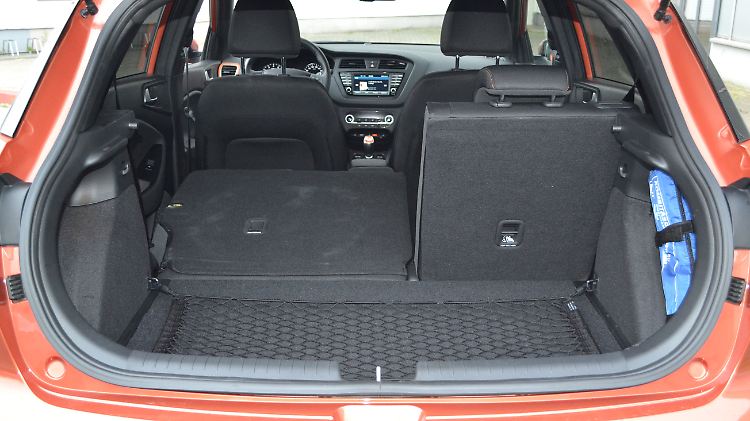 Mit 326 Litern liegt das Kofferraumvolumen des Hyundai i20 Active über dem Durchschnitt. Auf Wunsch wächst es - über eine kleine Kante - auf 1024 Liter.