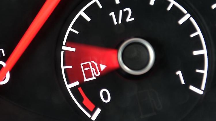 Viele Autos verbrauchen oft mehr Kraftstoff, als die Hersteller angeben.