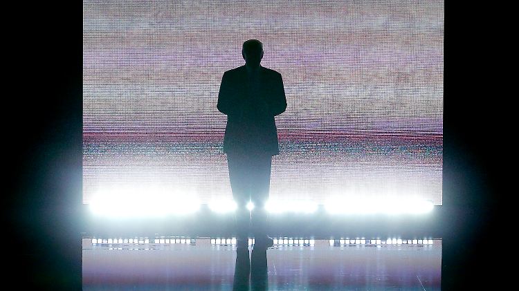 Dramatischer Auftritt beim Parteitag in Cleveland: Trump kündigte seine Frau Melania an.