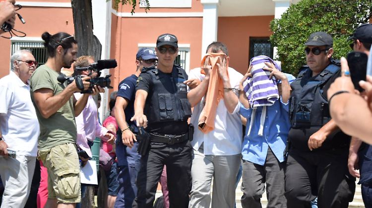 In Griechenland wird den acht türkischen Soldaten illegaler Grenzübertritt vorgeworfen.