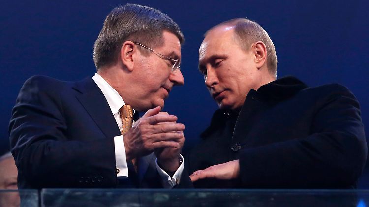 Man kennt sich: Thomas Bach, Chef des IOC, und Wladimir Putin, Russlands Präsident.