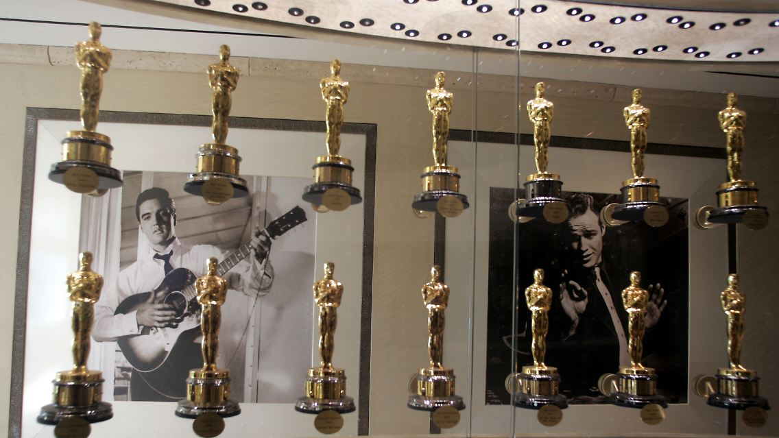 In Los Angeles präsentiert MGM eine Sammlung von Oscars.