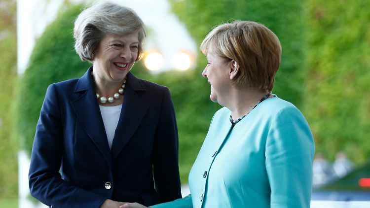 Mit Spannung erwartet: Wie werden sich Angela Merkel und Theresa May verstehen?