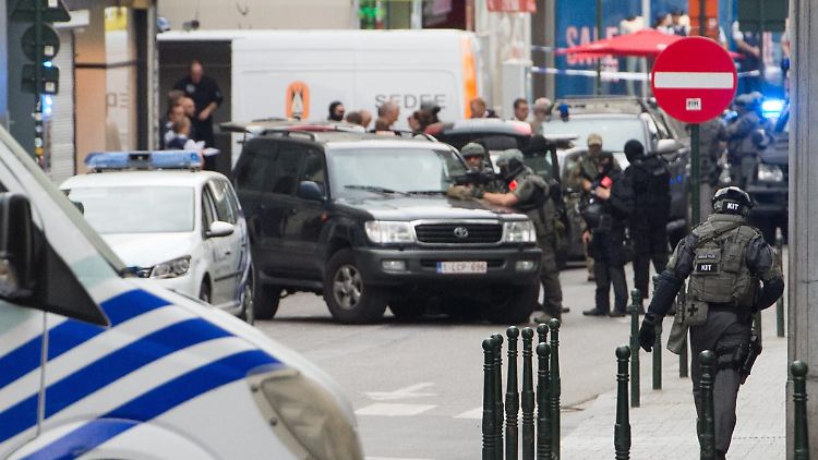 Die Polizisten in Brüssel sind in höchster Alarmbereitschaft.