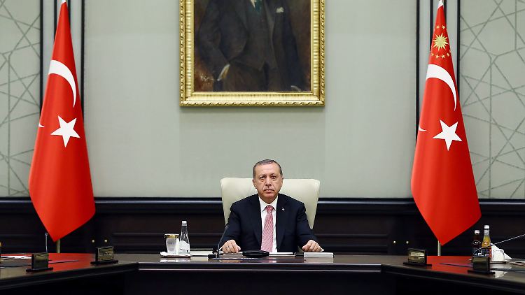 Der türkische Regierungschef Erdogan hat im Ausnahmezustand umfangreiche Befugnisse. 
