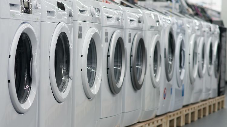 In Deutschland werden jährlich Hunderttausende Tonnen Elektrogeräte ausrangiert. Viele werden allerdings nicht fachgerecht entsorgt und belasten damit die Umwelt.