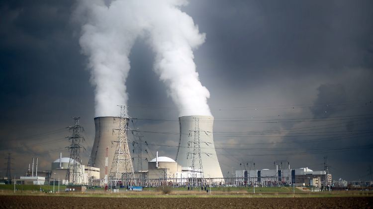 Das Atomkraftwerk Doel liegt bei Antwerpen, rund 150 Kilometer von der deutschen Grenze entfernt.