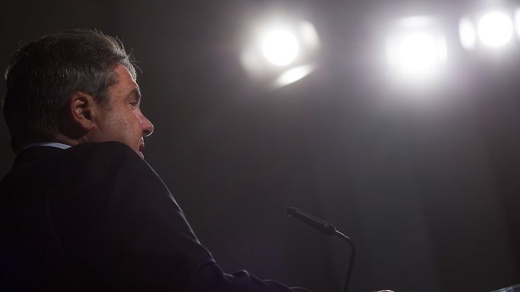 Gabriel wird Befangenheit unterstellt. Das weist er zurück.