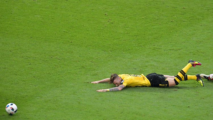 Da legst du dich nieder: Reus ist Cover-Boy.