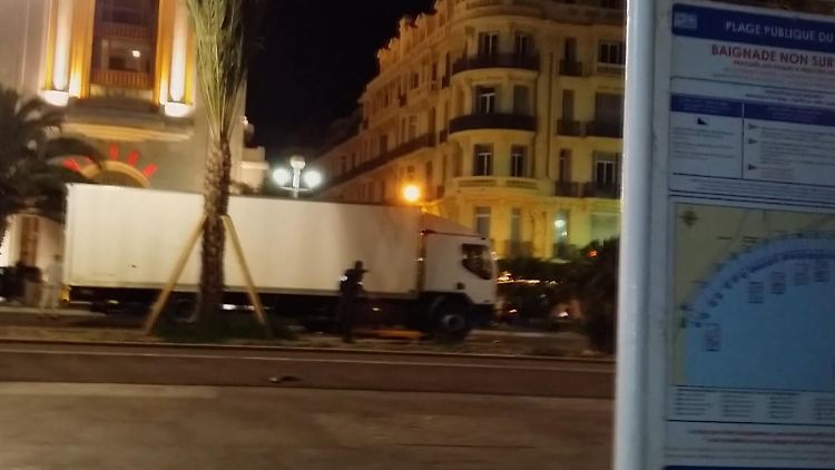 Franck lenkte den Attentäter ab, sodass sich die bewaffneten Polizisten nähern und den Lkw-Fahrer erschießen konnten.