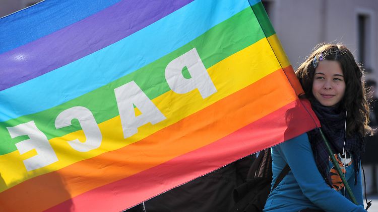 Wunsiedel setzt auf bunte Friedensfahnen.